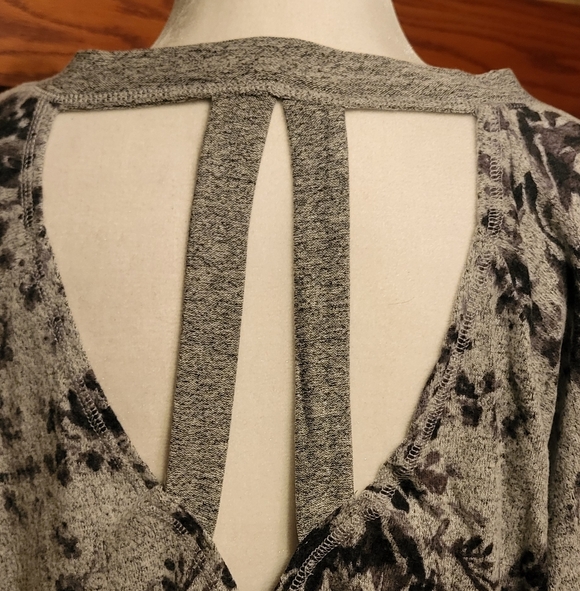 Maurices Black and Gray Floral V-Neck Sweater - Picture 7 of 12